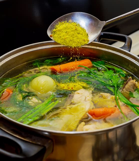 Ce bouillon maison est détox, anti-inflammatoire, énergisant et facilite la digestion!