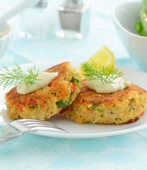 Crab cakes, sauce moutarde et avocat