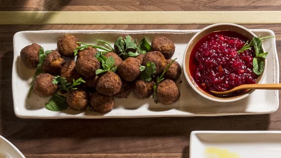 Beignets de légumes et salade de salicornes, trempette aux airelles