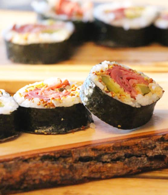 Maki au smoked meat et cornichons frits