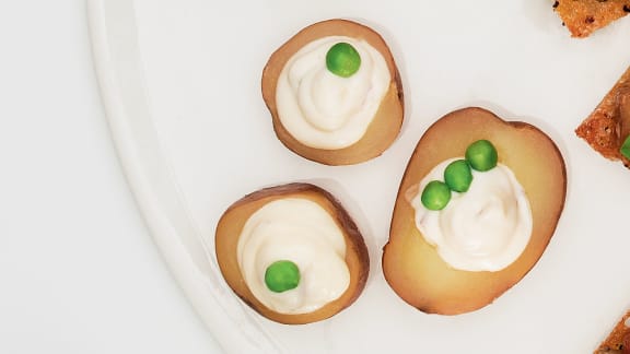 Pommes de terre aux petits pois, mayo aux anchois