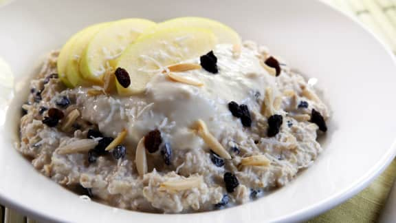 Muësli Bircher nutritif aux pommes