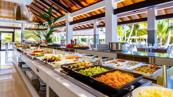 Maladies : ne consommez surtout pas ces aliments dans les tout-inclus