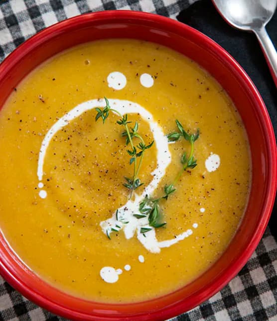 Velouté de chou-fleur, courge musquée et pomme