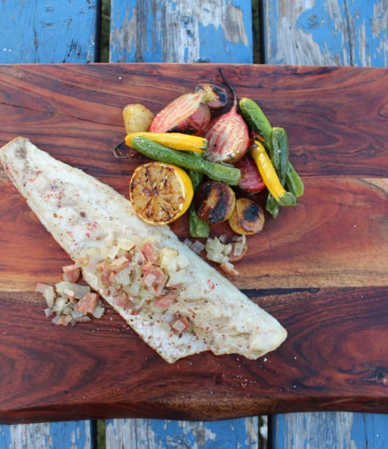 Filets de doré grillés, papillotes de légumes et tombée d'oignons à la rosette de Lyon