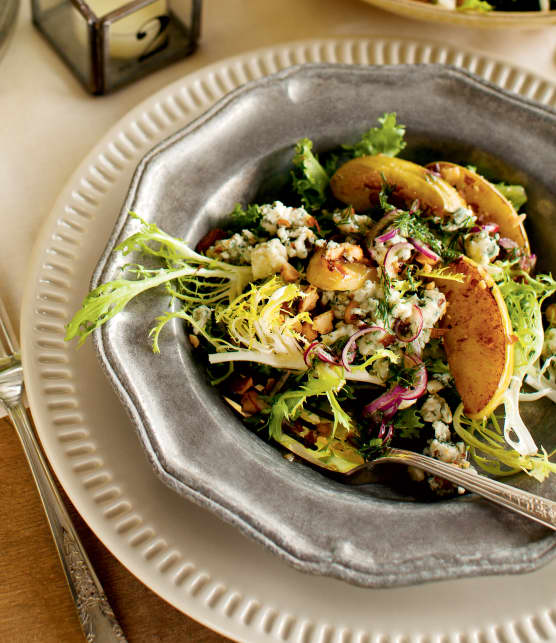 Salade au fromage bleu et pommes caramélisées