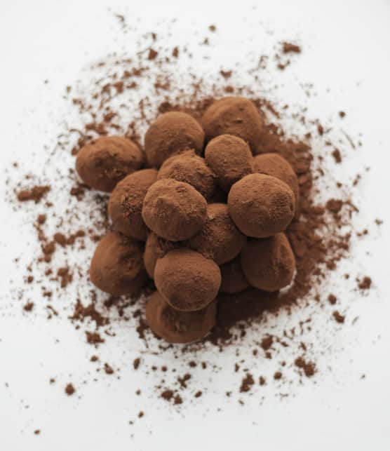 Truffes au chocolat noir et jus de baies d’argousier