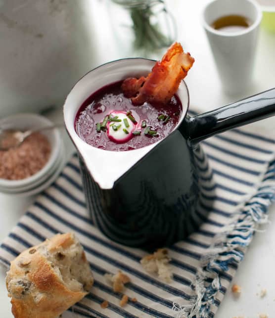 potage de betteraves et sa garniture de bacon