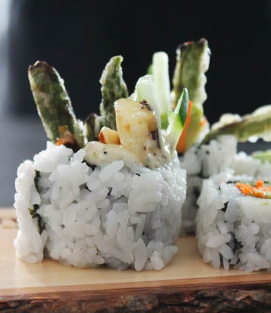 Maki végétarien aux asperges tempura et fromage à griller