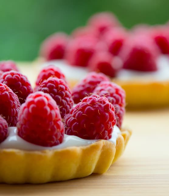 tartelettes au citron frais, crème fouettée à la framboise
