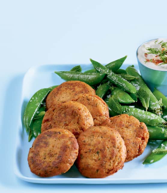 Croquettes de poisson à la lime, crème sure épicée