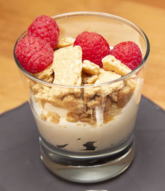 Verrine dessert : gâteau au fromage et framboises