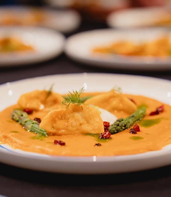 Raviolis aux crevettes, sauce à la bisque et chantilly au tofu