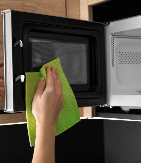 La meilleure technique pour nettoyer son micro-ondes rapidement et sans efforts