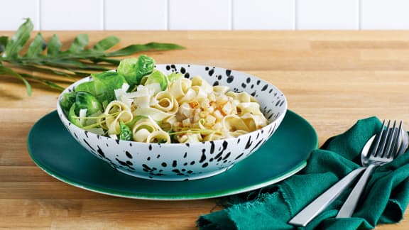 Fettuccines aux pétales de choux de Bruxelles et à la crème citronnée