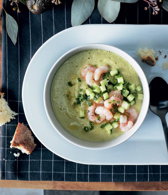 Potage froid aux avocats aux crevettes nordiques