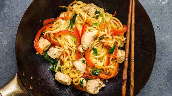 Sauté de poulet et nouilles de Shanghai