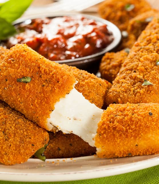 Ces bâtonnets au fromage Nashville à faire au air fryer sont cochons à souhait!