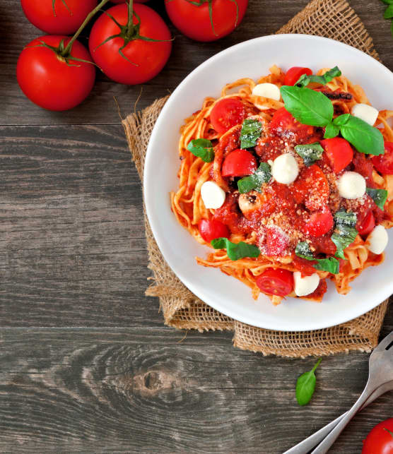 sauce aux tomates fraîches, aux champignons et au vin blanc