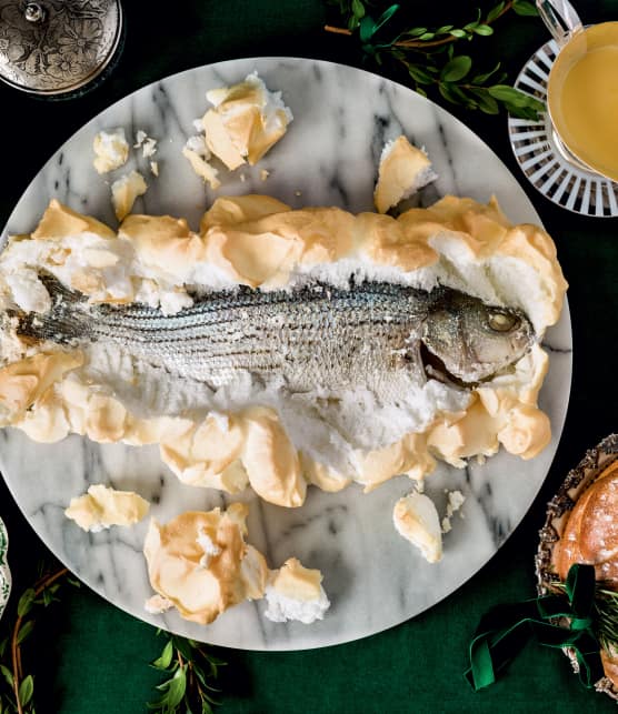 Poisson en croûte de meringue salée, frisée, sautée, et beurre monté au citron
