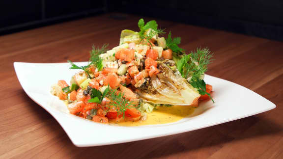 Salade de laitue iceberg grillée et melon d’eau