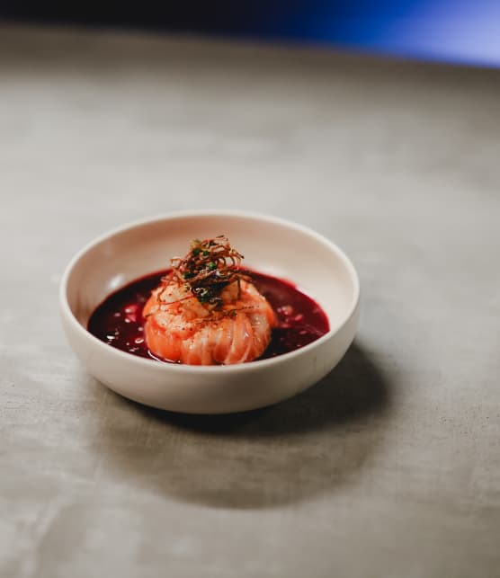 Truite saumurée, sauce aux fruits des champs et rhubarbe frite