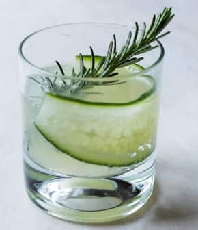 Gin concombre, kombucha et romarin
