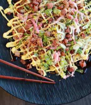 Okonomiyaki au jambon croustillants et mayonnaise Kew pie