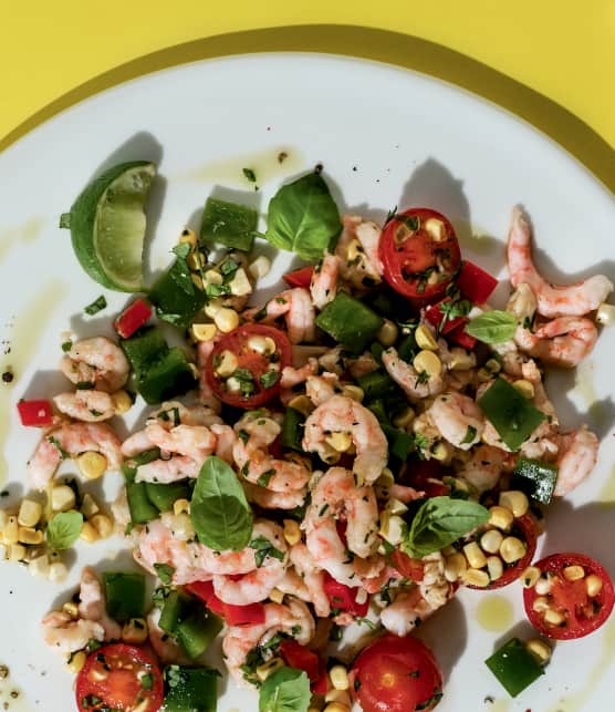 Salade de maïs cru, crevettes herbes fraîches