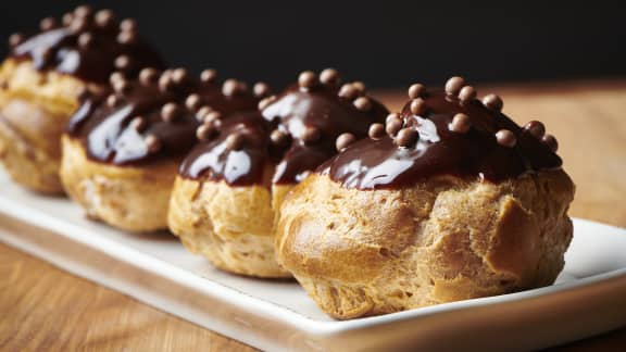 Choux à la crème, sauce choco-caramel