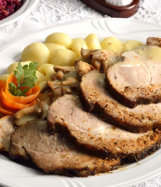 Rôti de porc aux chanterelles et aux petits oignons