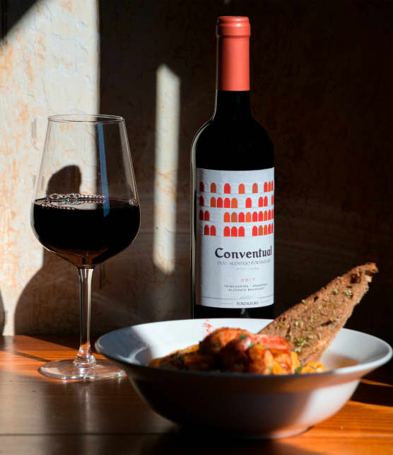 Combien y a-t-il de calories dans un verre de vin rouge ?