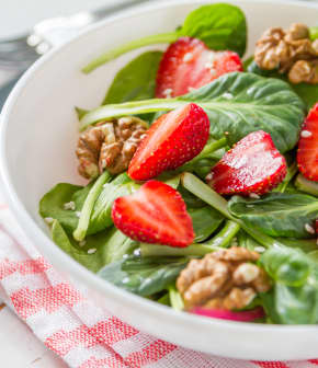 Salade d’épinards et de fraises à l’érable
