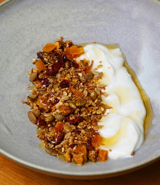 Granola maison et yogourt au miel