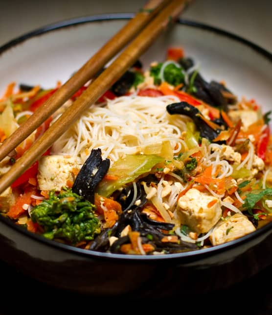 sauté de légumes au gingembre et aux arachides