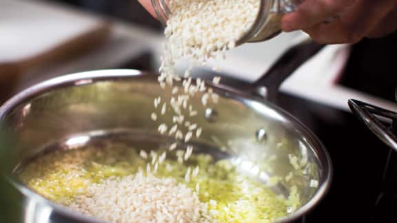 Démarrer la cuisson du risotto