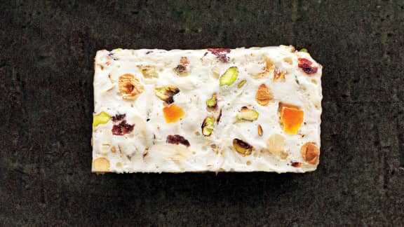 nougat aux fruits et aux noix