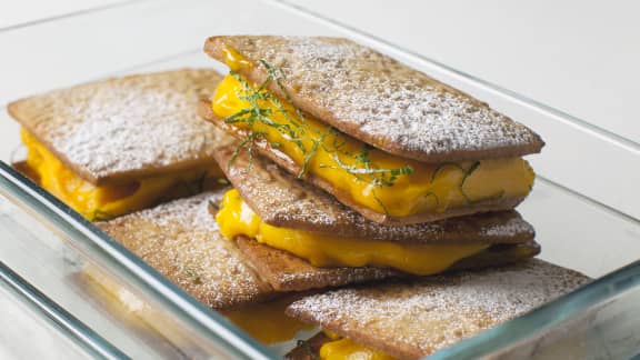 Sandwichs glacés à la mangue et aux spéculoos