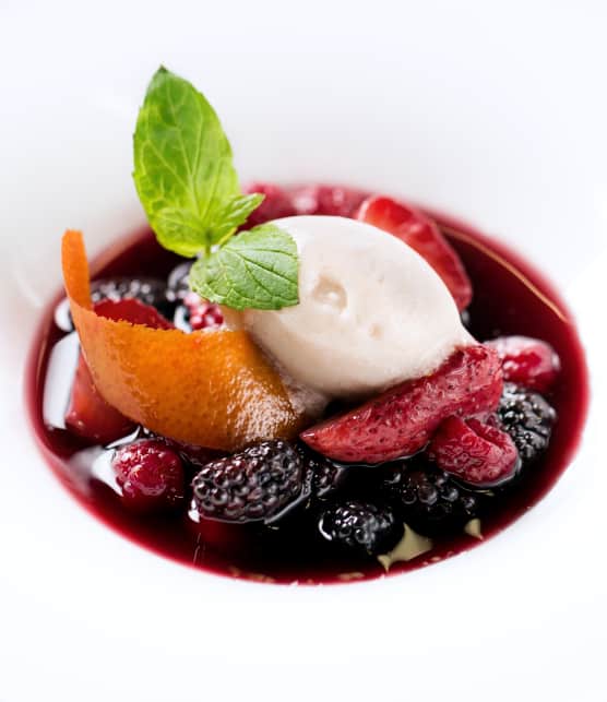 soupe de petits fruits et vin rouge