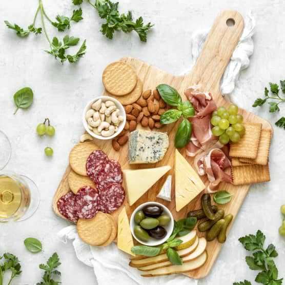 Plateau de fromages et de charcuterie