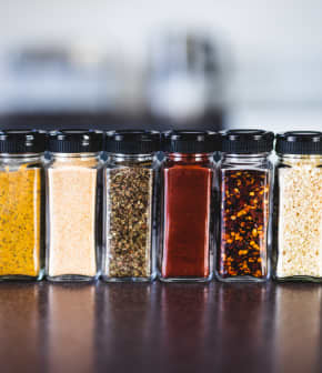 5 idées de rangements à épices pour une cuisine bien organisée