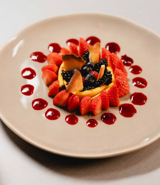 Sabayon sur fruits, coulis et biscuits croustillants