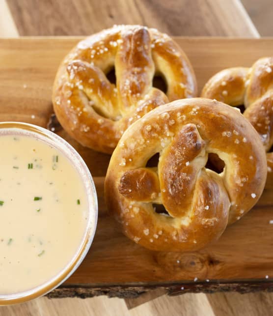 Bretzels et trempette au fromage