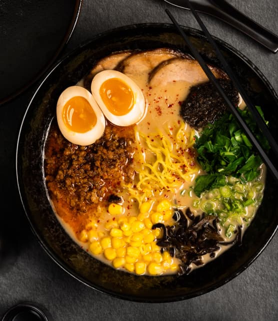 Ce copieux bol de ramen est servi sur la Rive-Sud de Montréal et il est ADDICTIF.