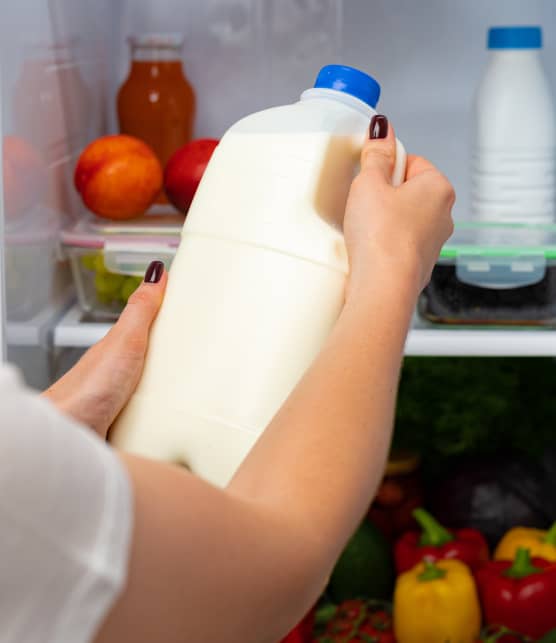 Voici pourquoi il ne faut jamais ranger le lait dans la porte du frigo