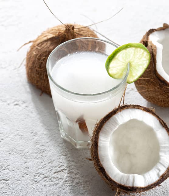 Voici pourquoi remplacer votre jus du matin par de l’eau de coco est une bonne idée