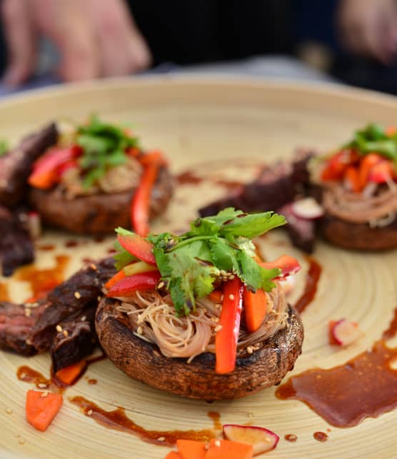 Salade de champignons Portobello et boeuf grillé au sésame