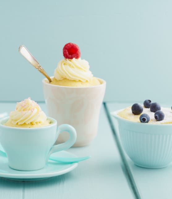 Gâteau à la vanille dans une tasse