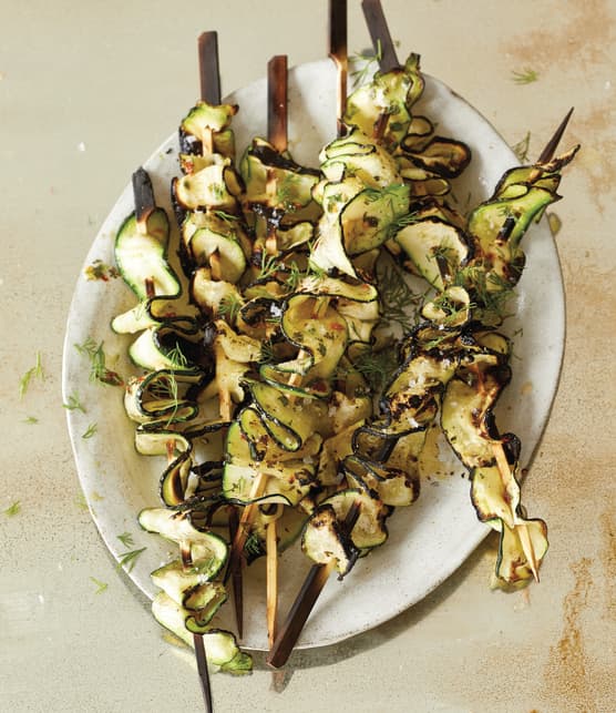 Courgette aux bords brûlés et beurre aux herbes et au citron