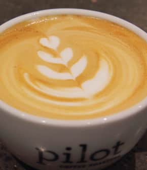 L’art de faire des motifs sur le latté